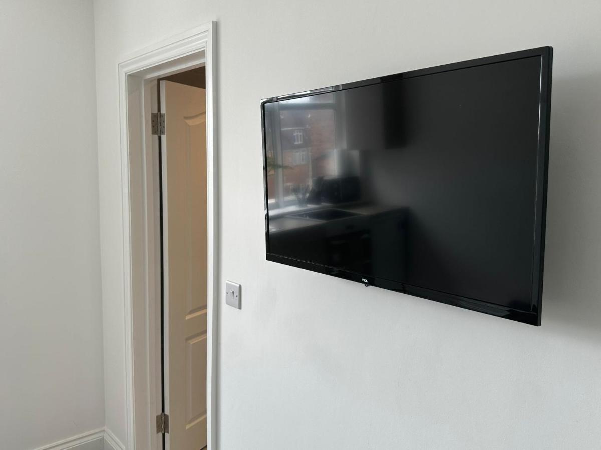 Sunny Modern, Private Apartment,15 Mins To Central London Хендон Экстерьер фото
