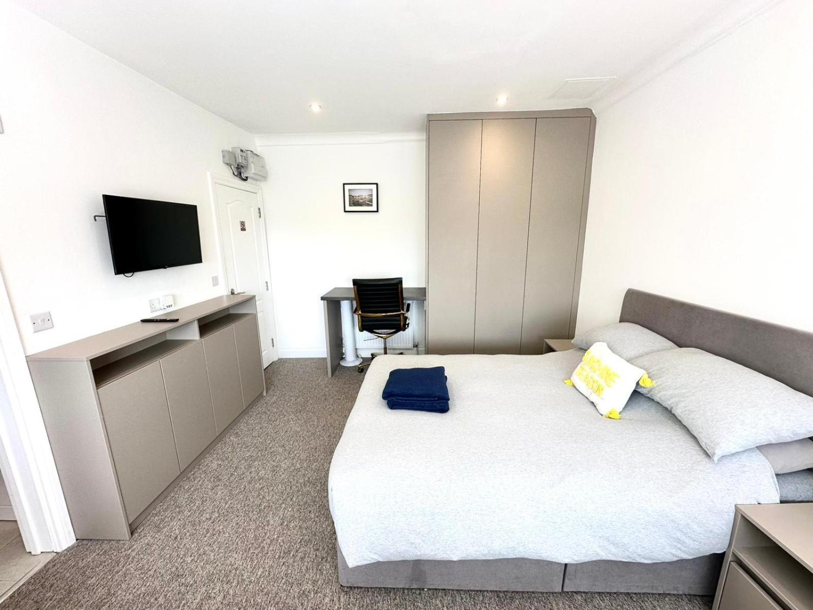 Sunny Modern, Private Apartment,15 Mins To Central London Хендон Экстерьер фото