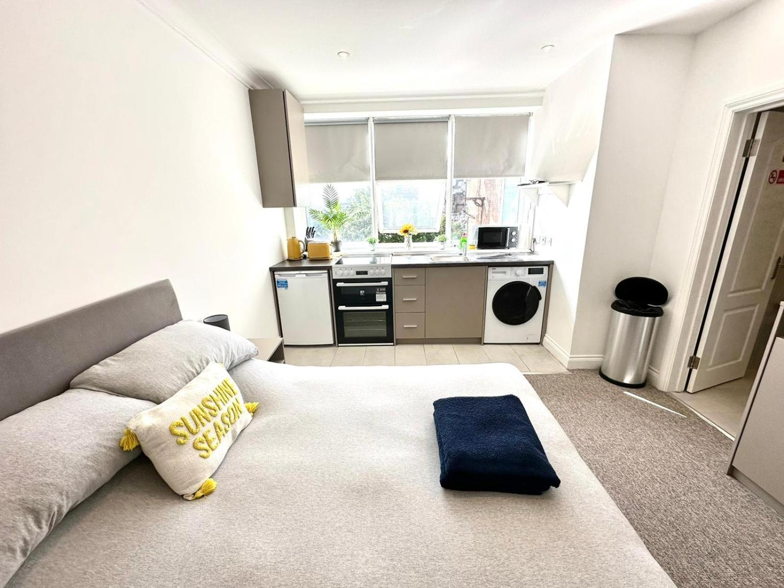Sunny Modern, Private Apartment,15 Mins To Central London Хендон Экстерьер фото