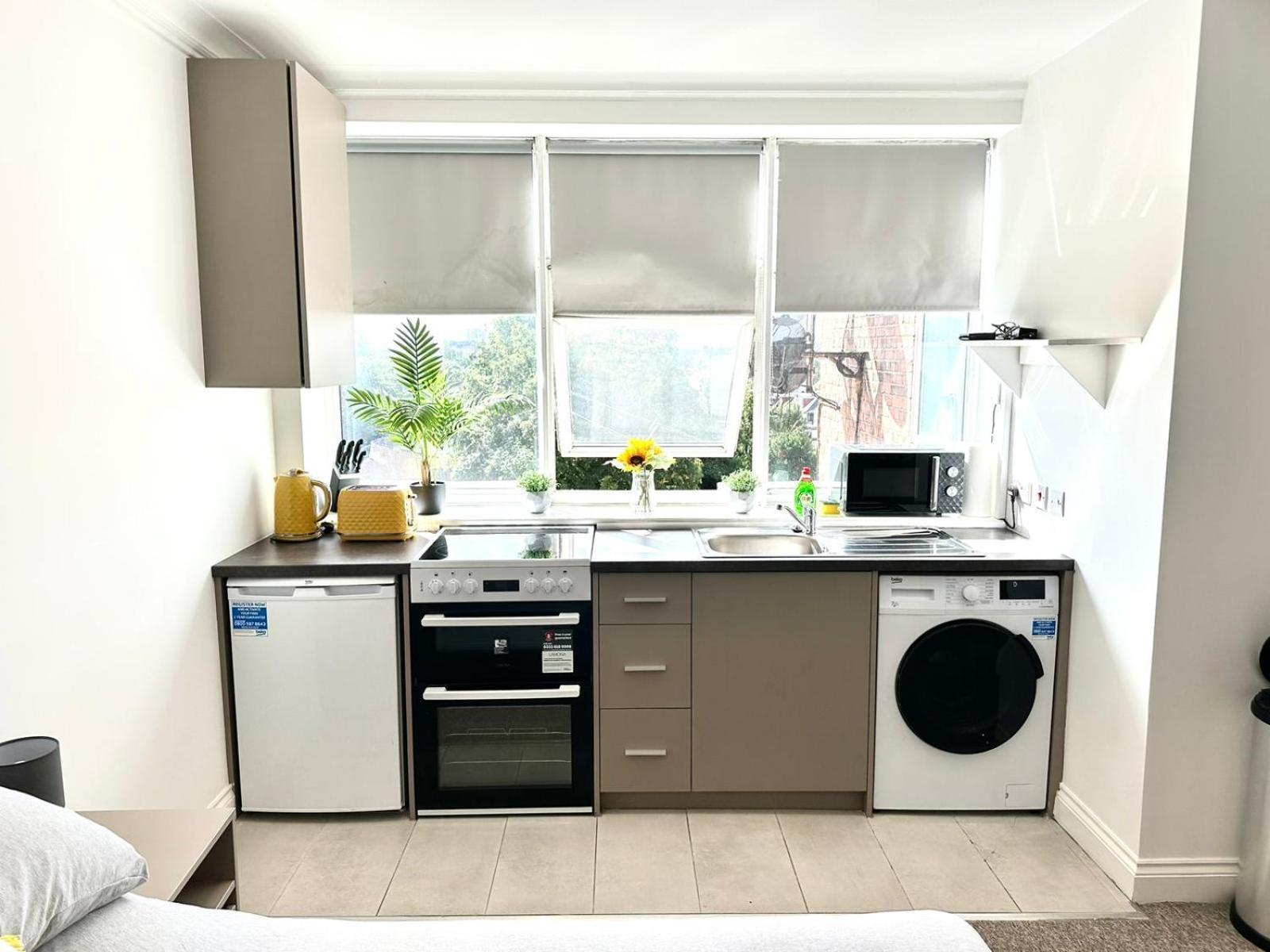 Sunny Modern, Private Apartment,15 Mins To Central London Хендон Экстерьер фото