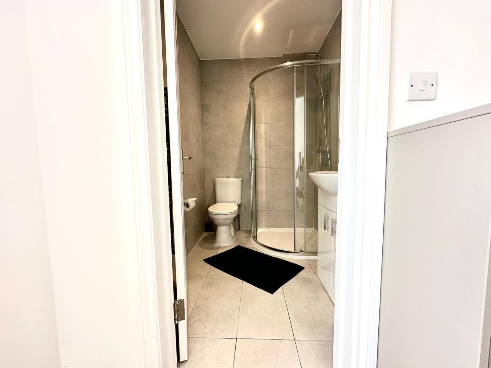 Sunny Modern, Private Apartment,15 Mins To Central London Хендон Экстерьер фото